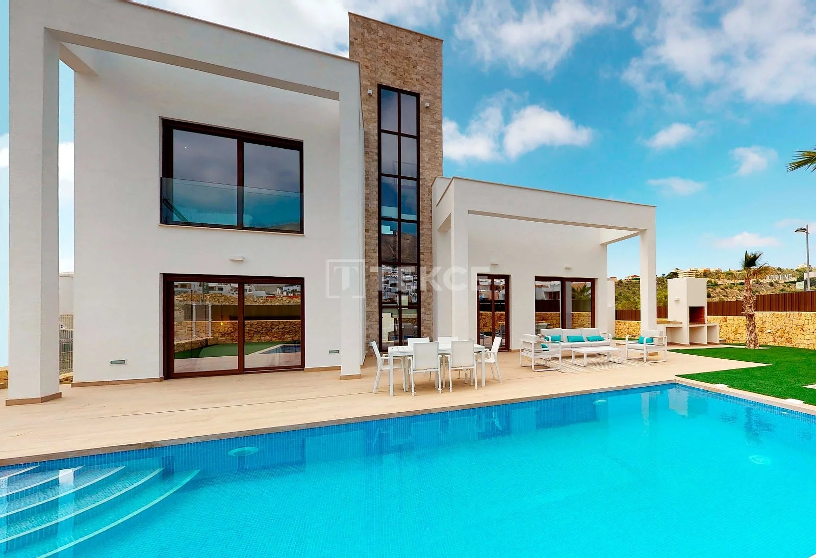 5-Bedroom Villa with Private Pool and Sea View in Finestrat
