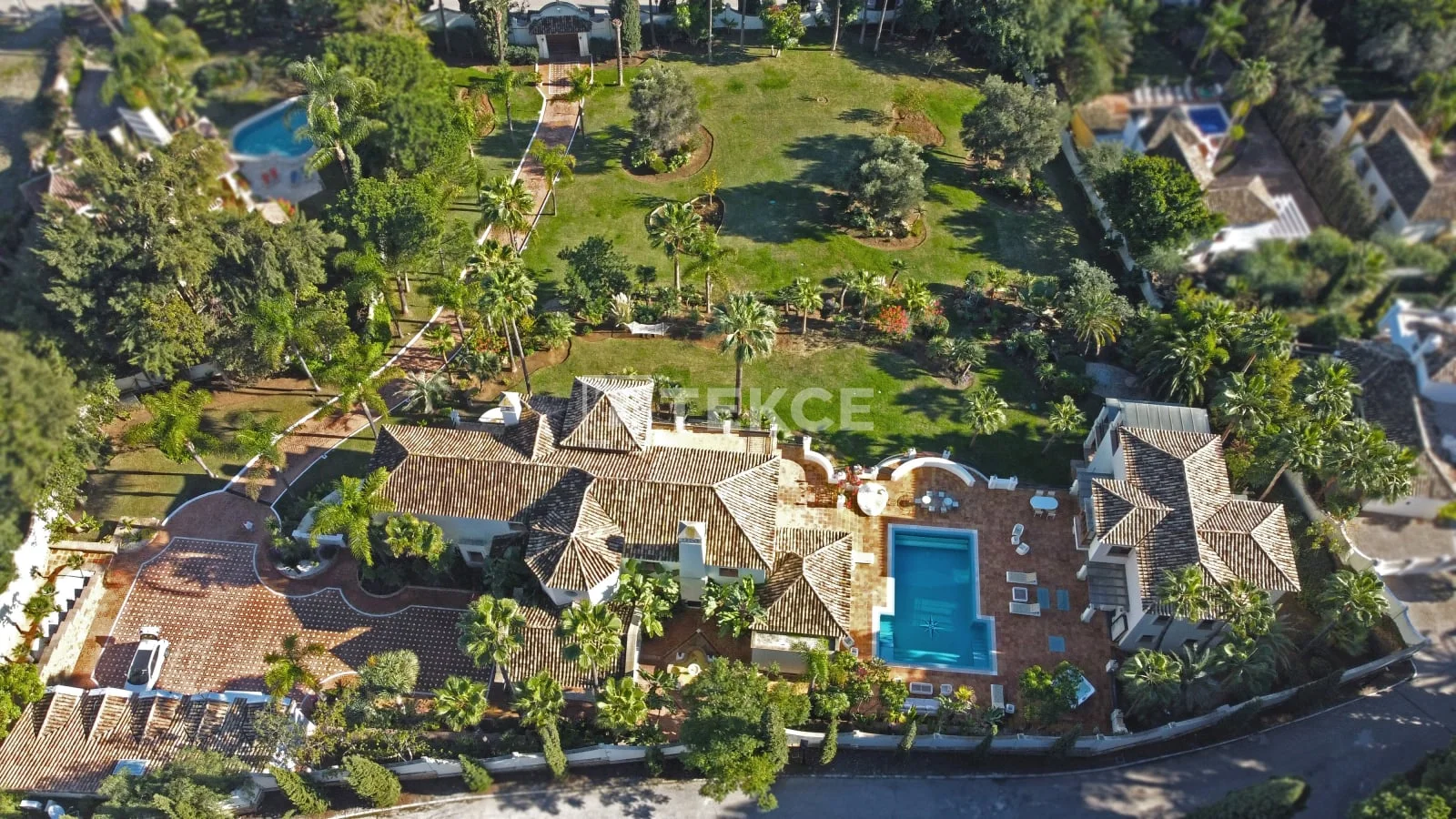 15-Bedroom Villa with Sea View and Private Pool in Benahavis, photo 4