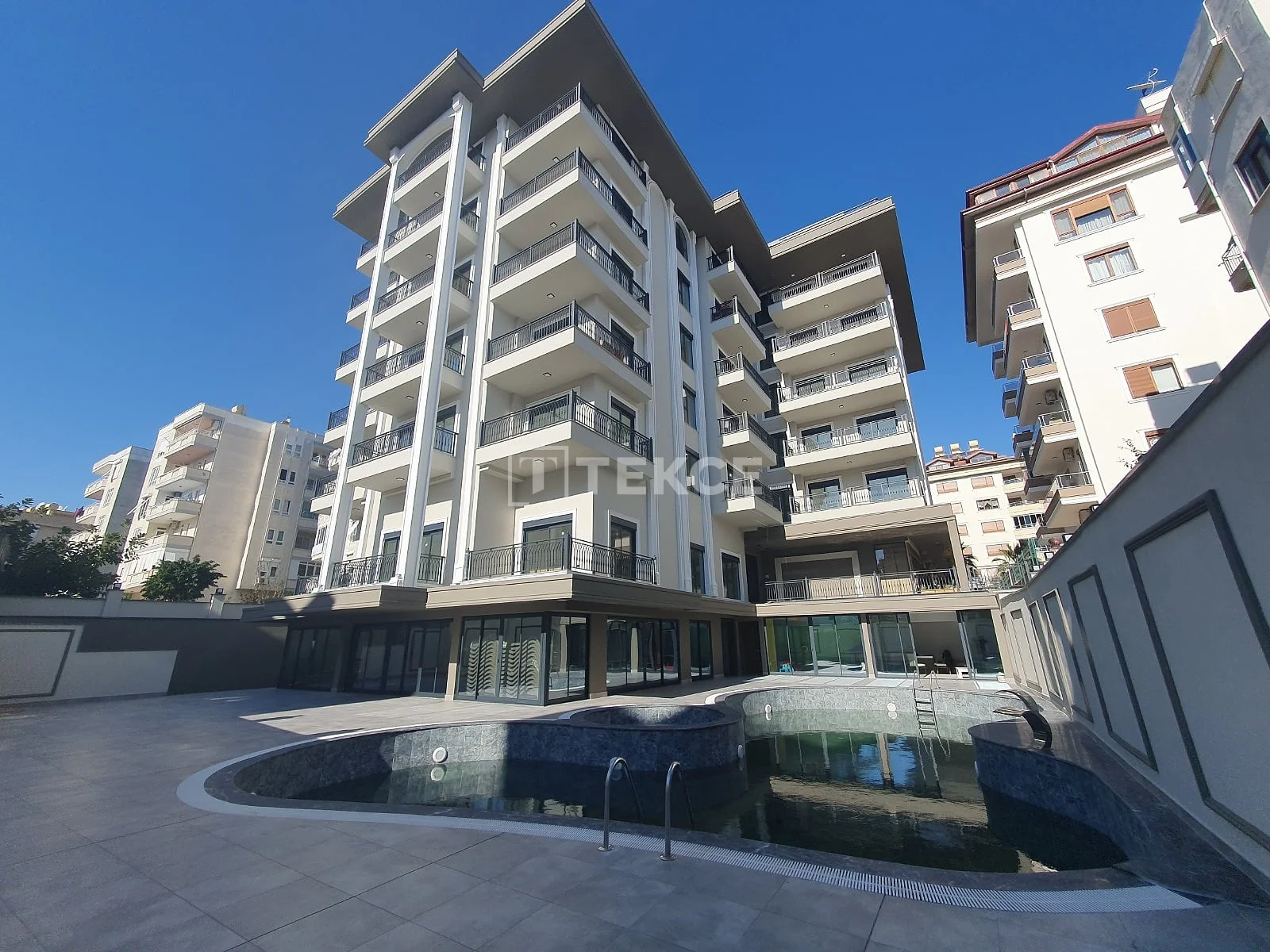 1-Bedroom Penthouse and Apartment with City View in Alanya