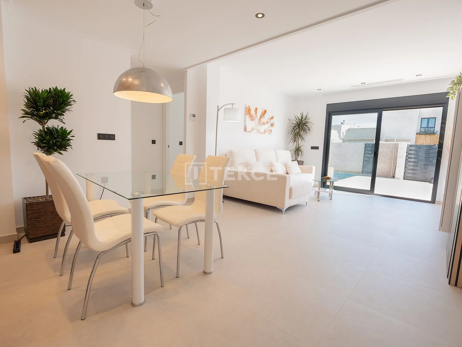 3-Bedroom Villa with Private Pool in Alicante, photo 4