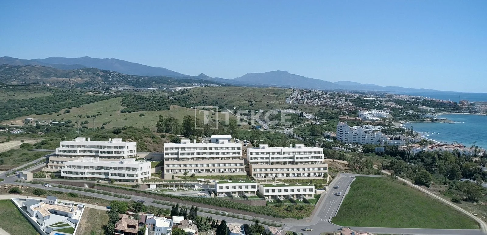 2-Bedroom Apartment with Sea View in Estepona, photo 4
