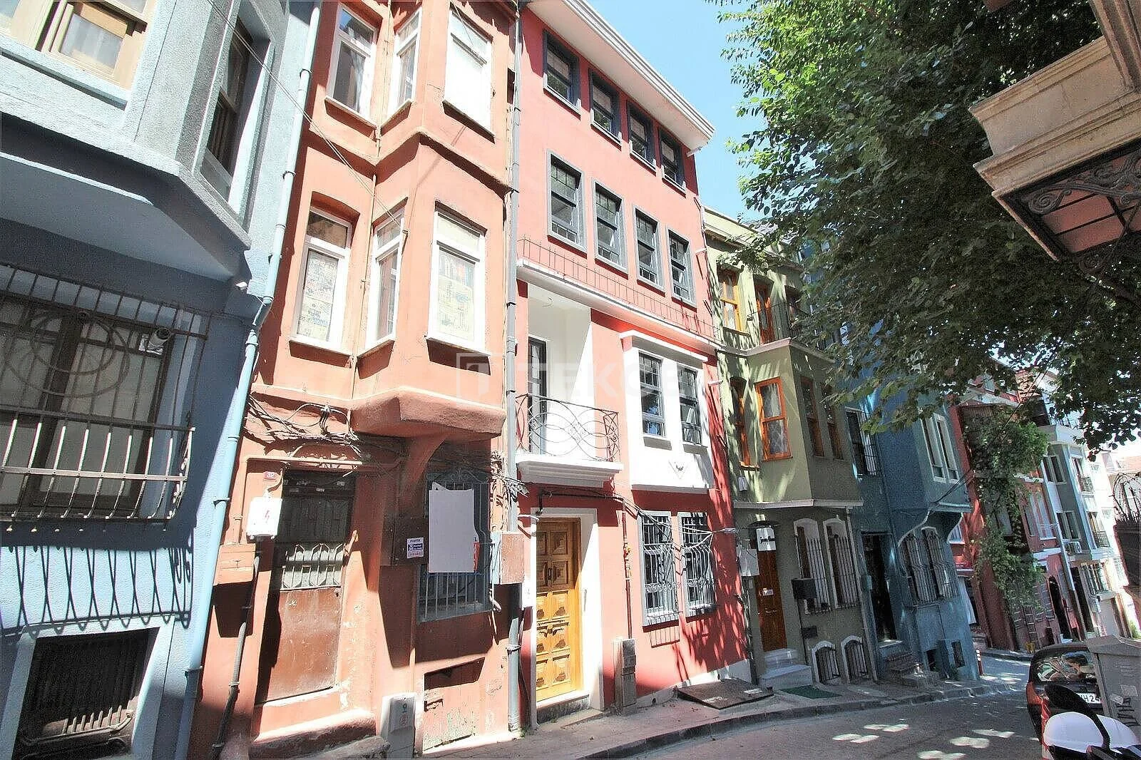 Commercial Building 340 m² in Fatih, Istanbul