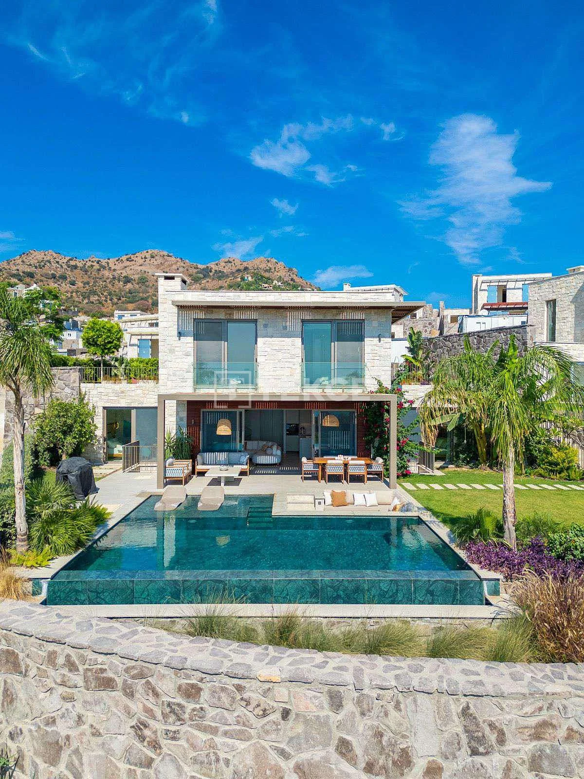 6-Bedroom Villa with Sea View in Bodrum, photo 2