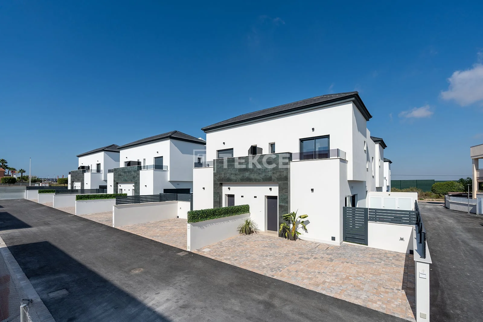 3-Bedroom Villa with Shared Pool in Santa Pola
