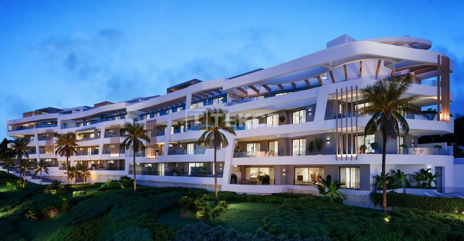 2-Bedroom Apartment with Golf Course View in Marbella, photo 2