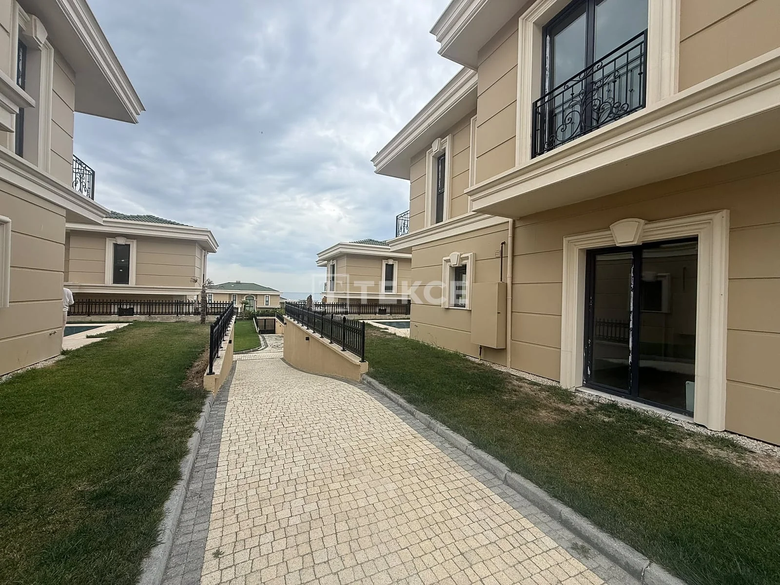 5-Bedroom Villa with Private Pool in Buyukcekmece, Istanbul, photo 5