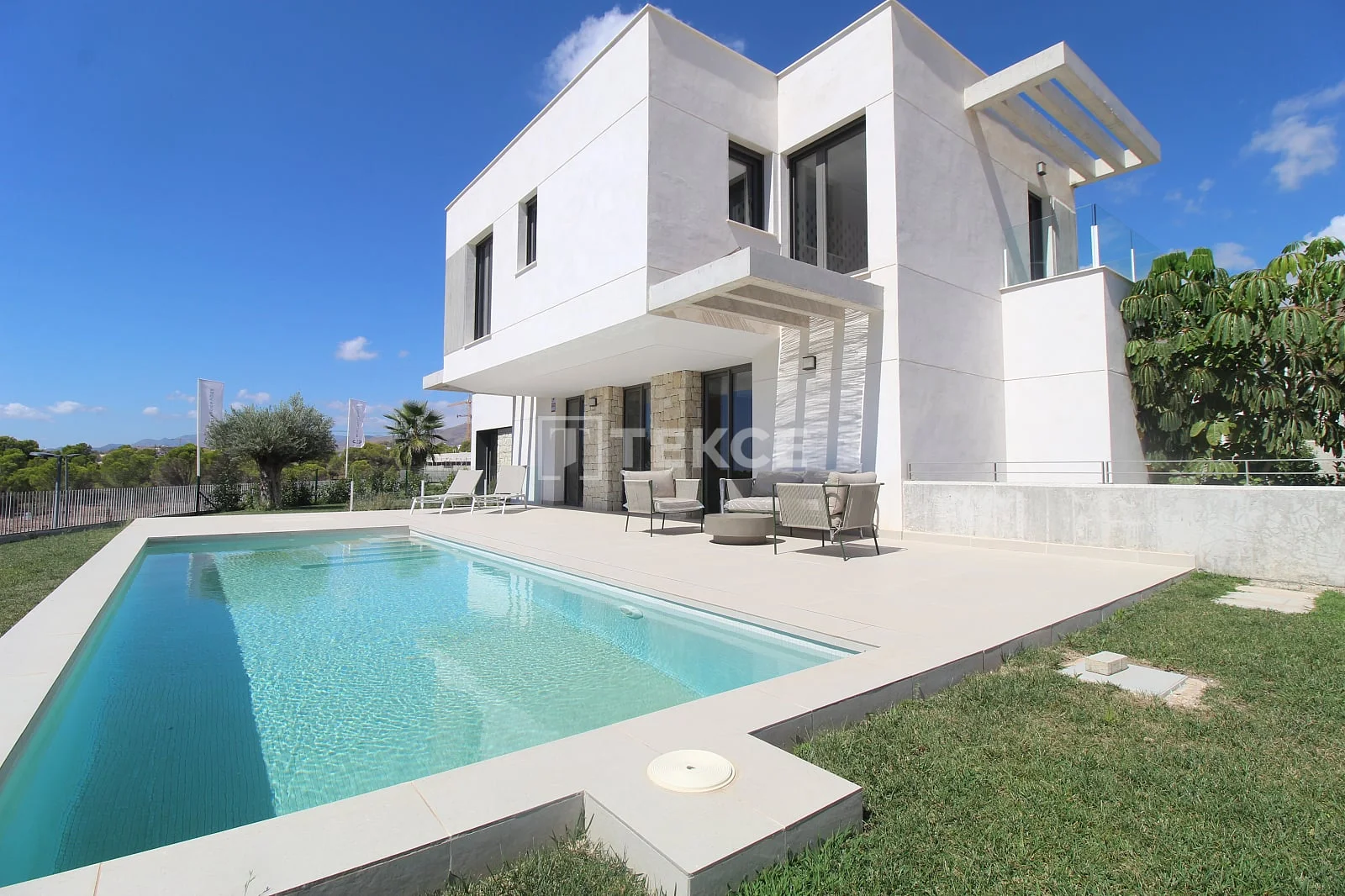 4-Bedroom Villa with Private Pool and Sea Views in Finestrat, photo 2