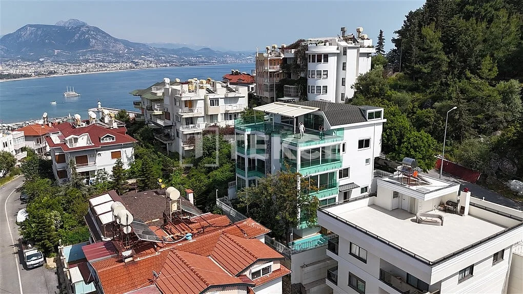 4-Bedroom Penthouse with Panoramic Sea View in Alanya
