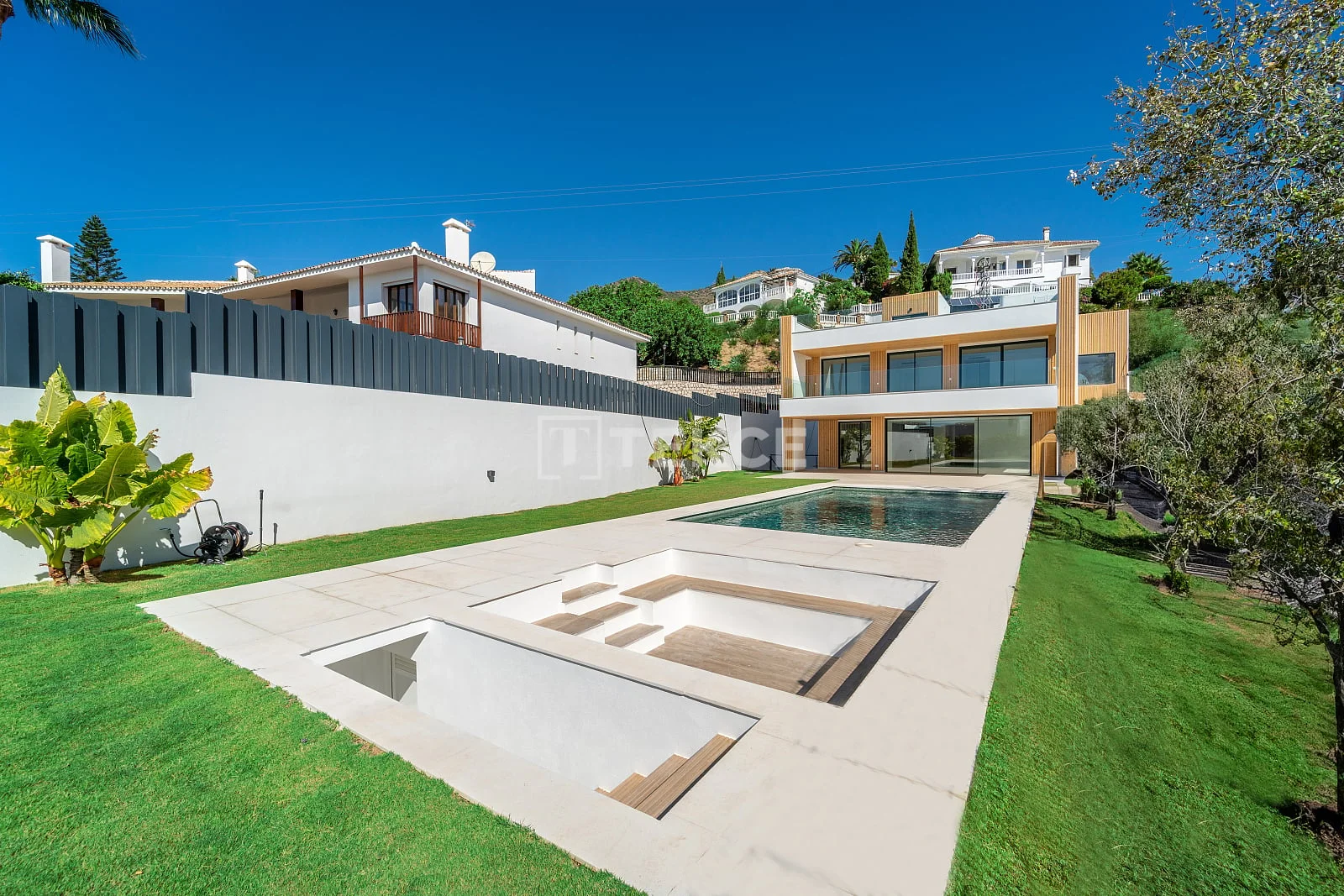 5-Bedroom Modern Villa with Sea Views and Private Pool in Benalmadena, photo 5