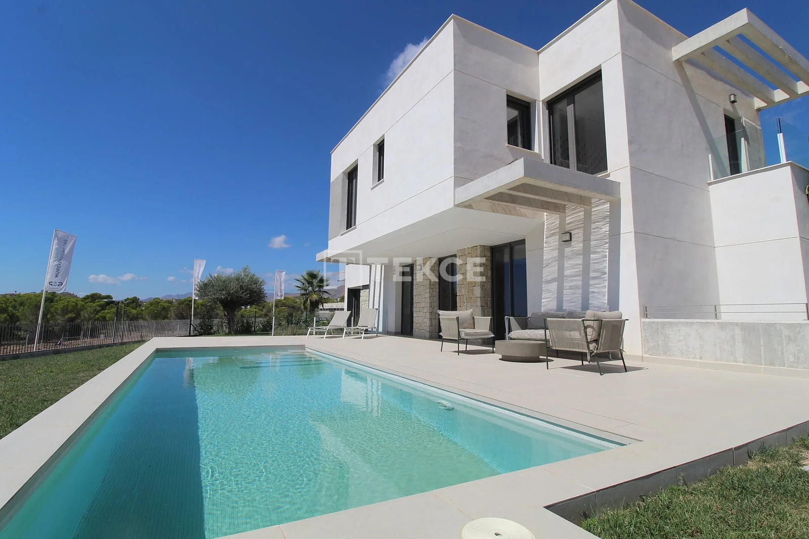 4-Bedroom Villa with Private Pool and Sea Views in Finestrat, photo 3