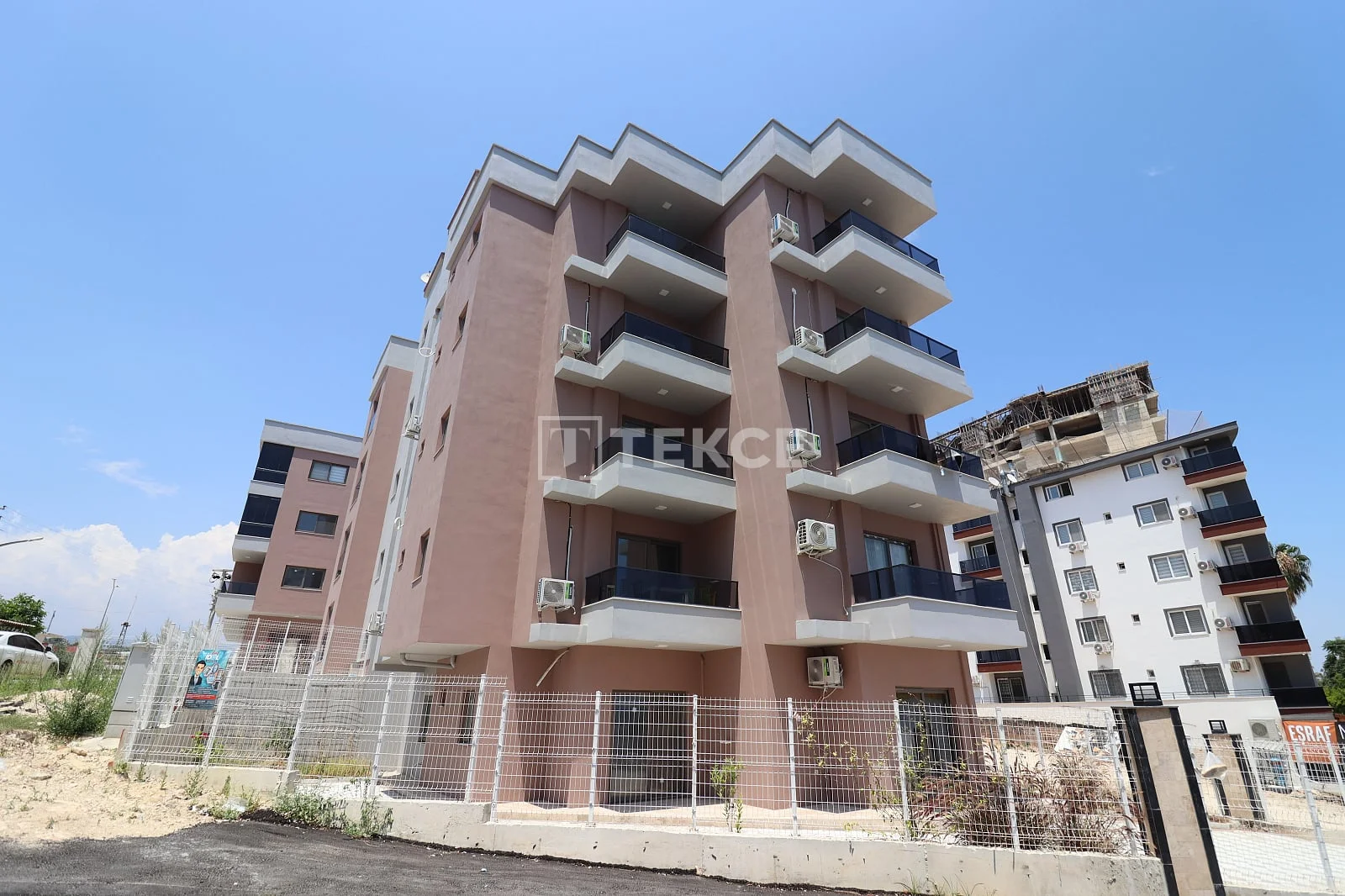 1-Bedroom Apartment with Sea and City Views in Mersin, photo 3