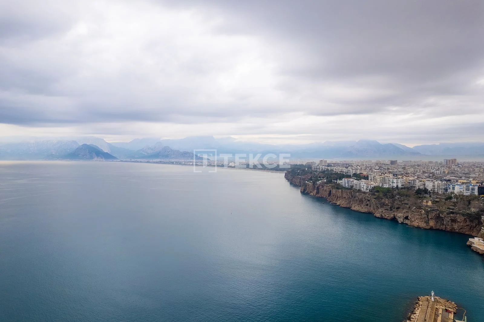 Commercial Property with 16 Rooms in Muratpasa, Antalya