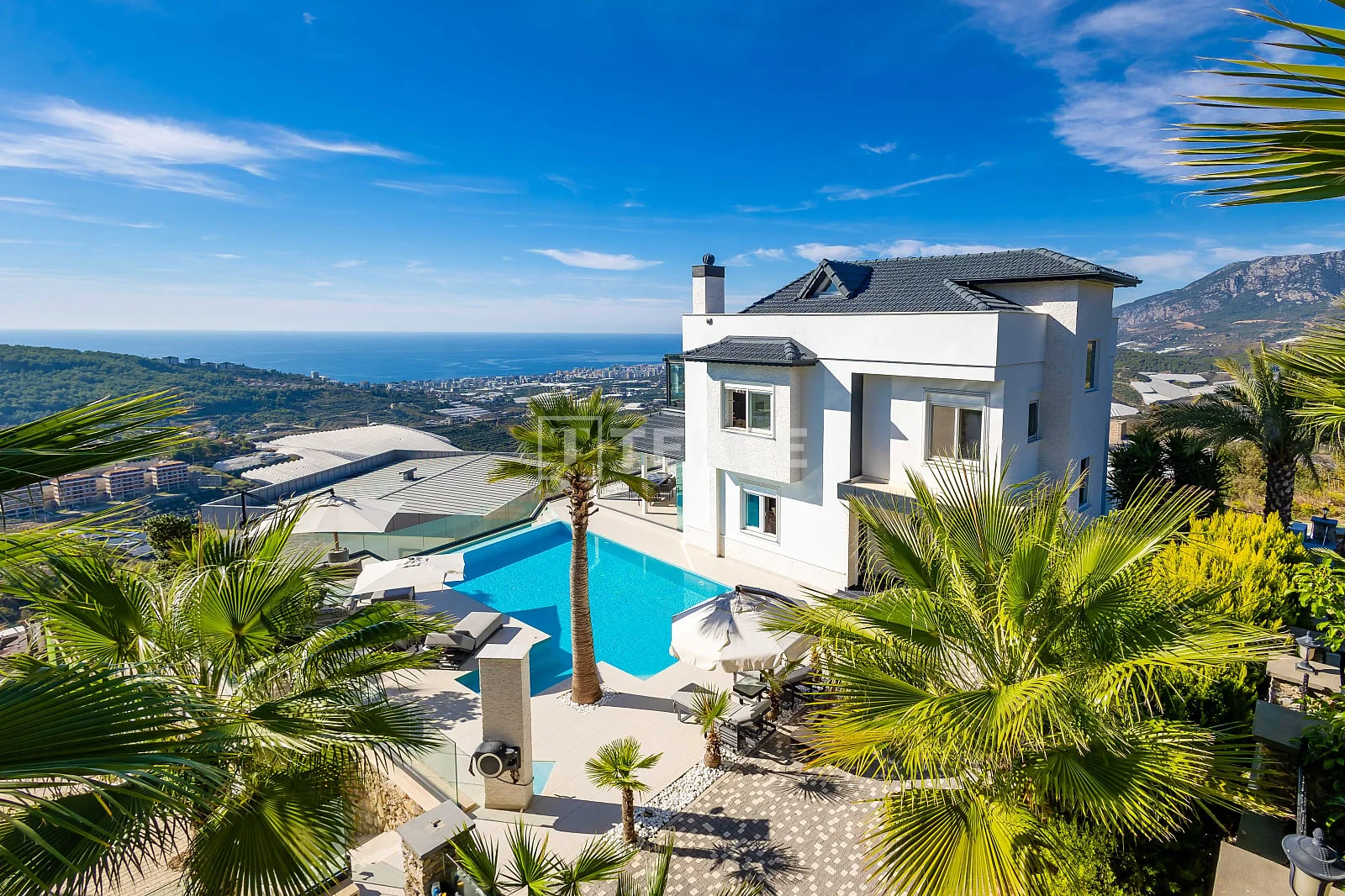 3-Bedroom Villa with Sea View and Smart Home in Alanya