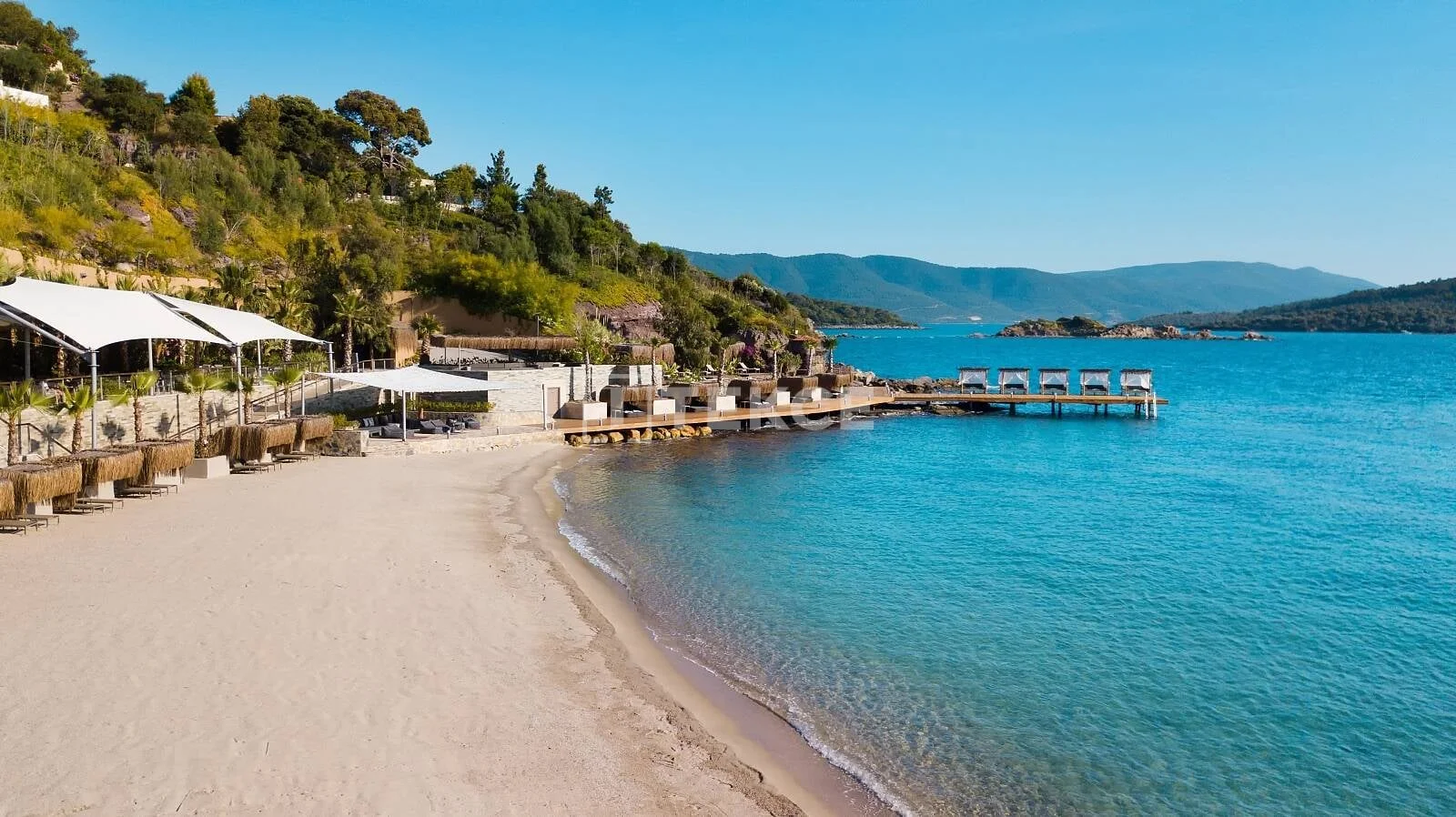 4-Bedroom Townhouse with Sea View and Private Pool in Milas