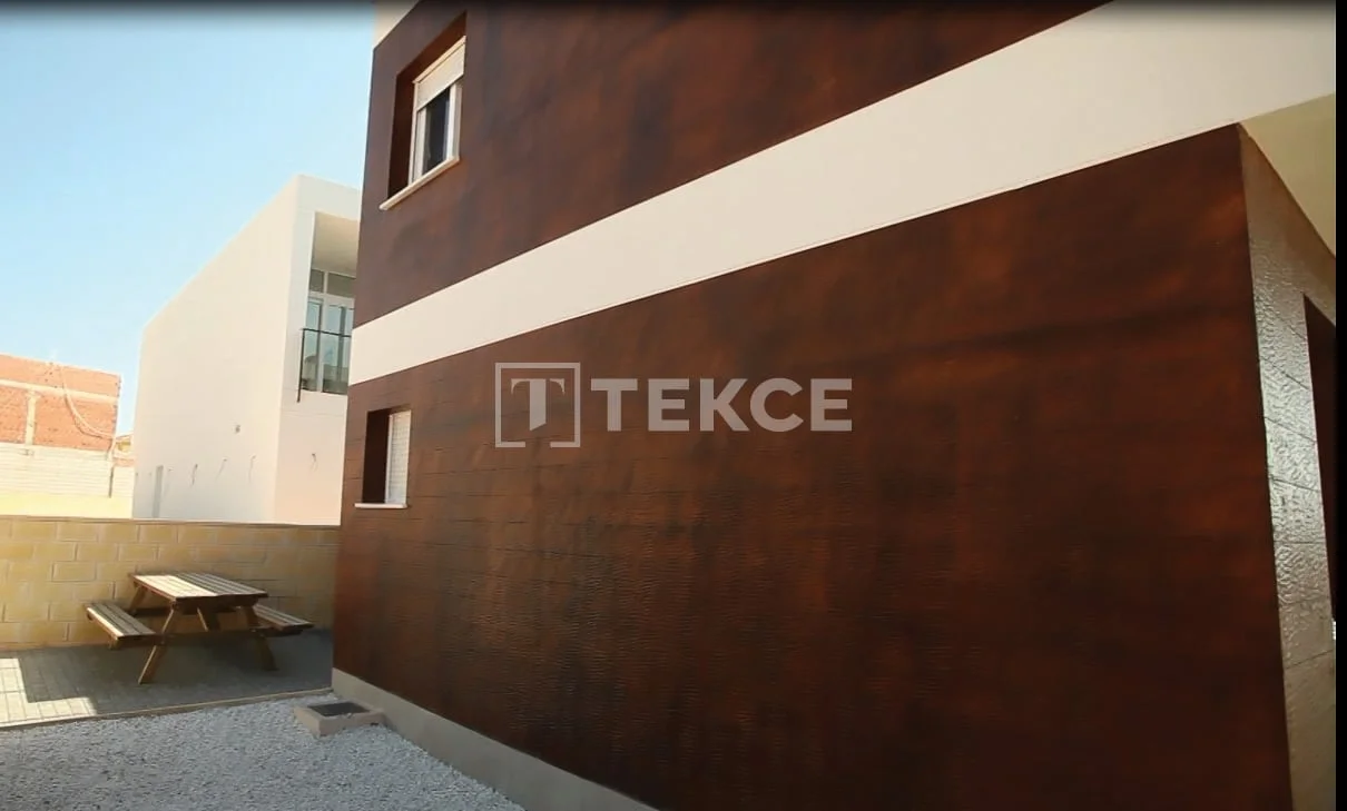 4-Bedroom Villa with Private Pool and Garden in Santa Pola, photo 5