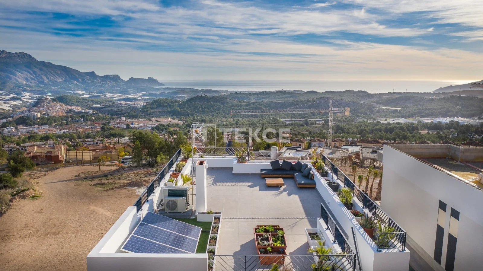 3-Bedroom Villa with Private Pool and Garden in Polop, photo 2