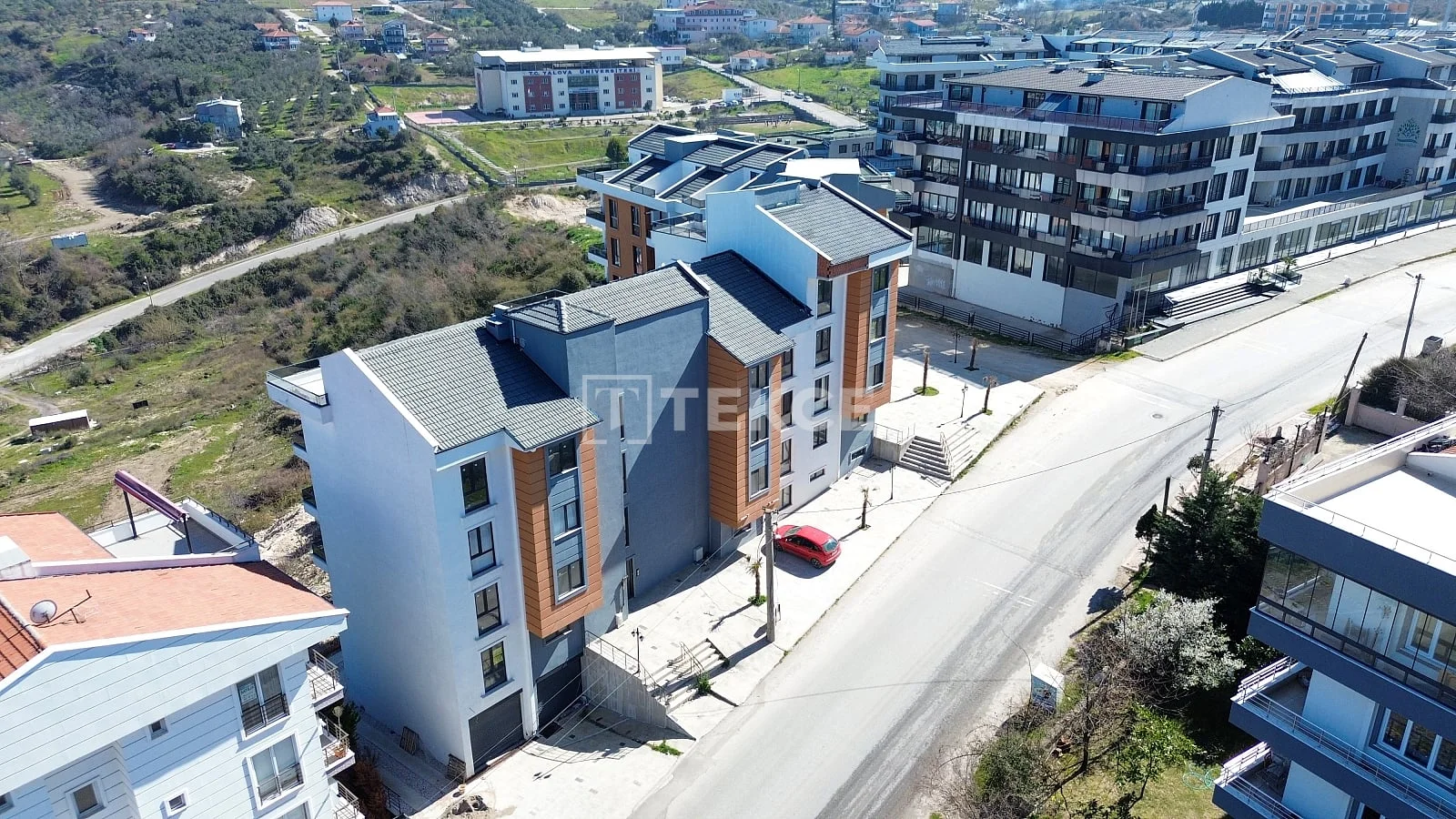 3-Bedroom Apartment with Sea View in Cinarcik, photo 3