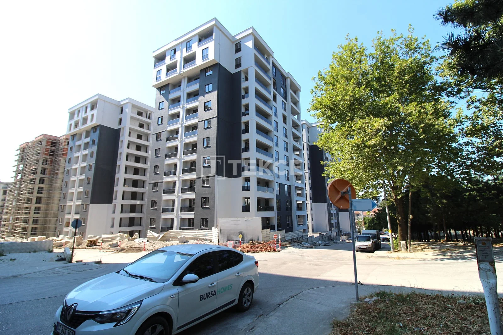 3-Bedroom Apartment with Shared Pool in Nilüfer, Izmir
