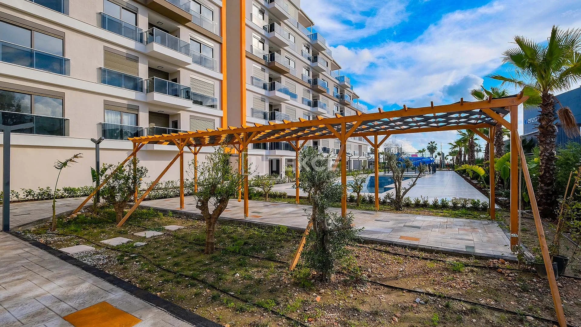 2-Bedroom Beachfront Apartment with Sea and Mountain Views in Antalya, photo 4