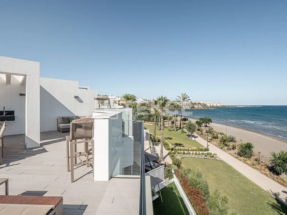 3-Bedroom Townhouse with Sea View in Estepona, photo 2